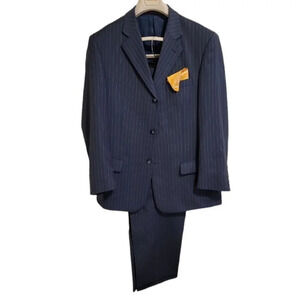 Men's 2pc Suit by Mantoni (size 44L)